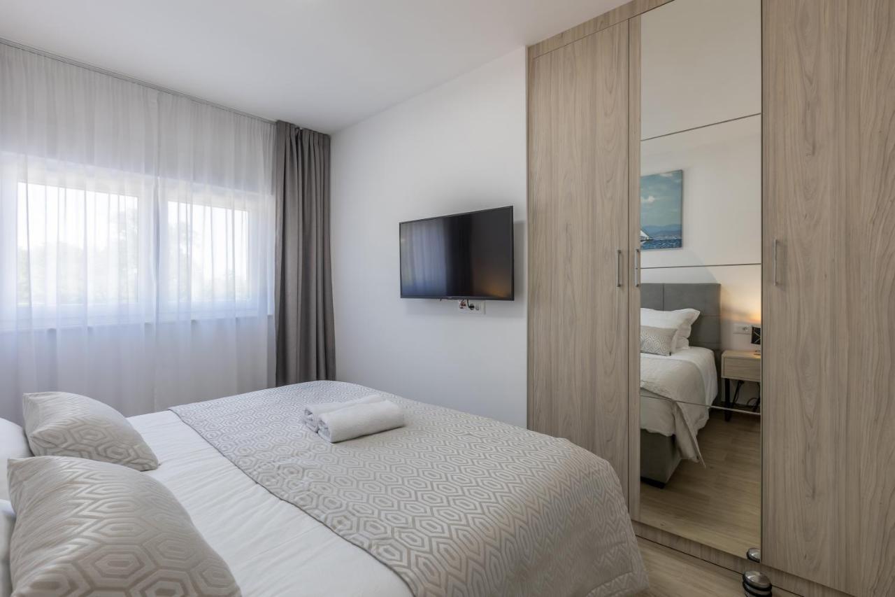 Luxury Apartments Katarina Каштела Екстер'єр фото