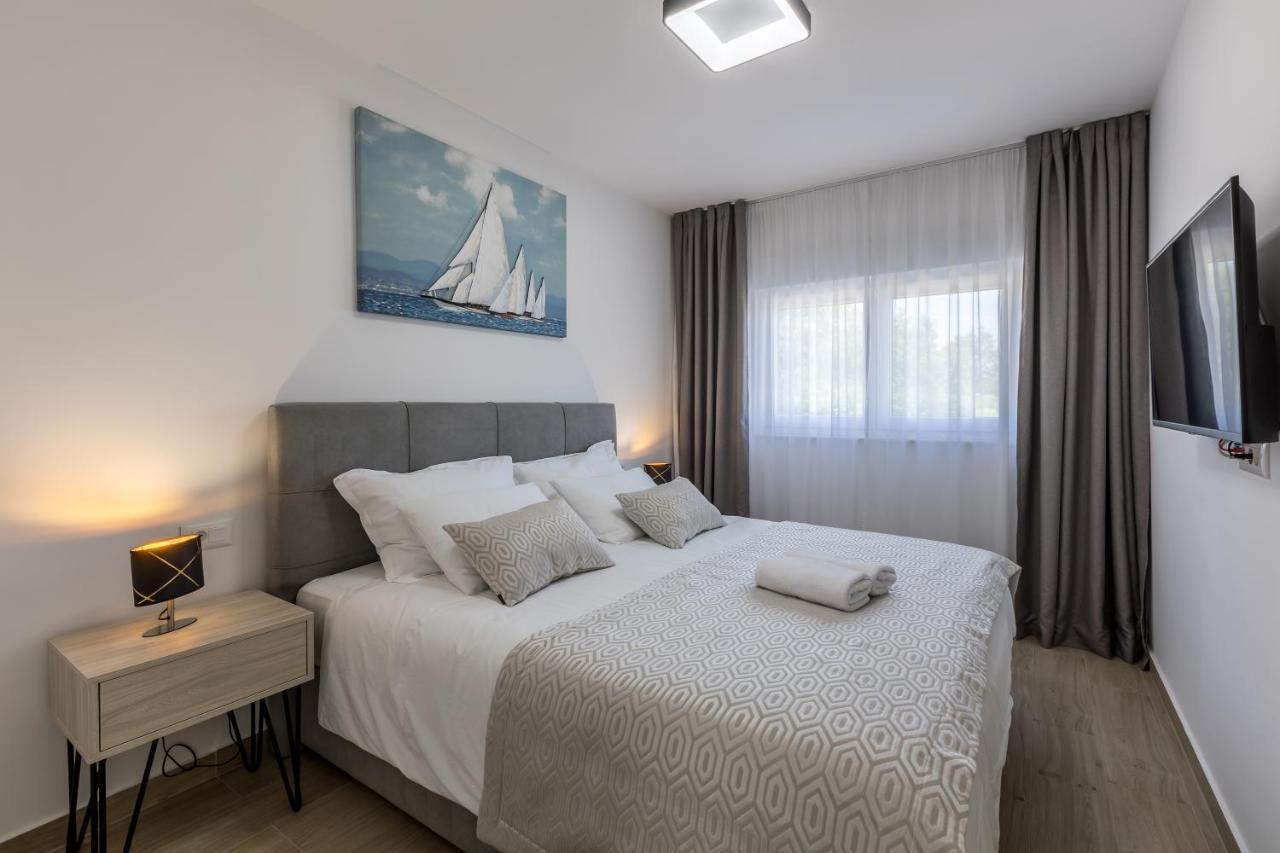 Luxury Apartments Katarina Каштела Екстер'єр фото
