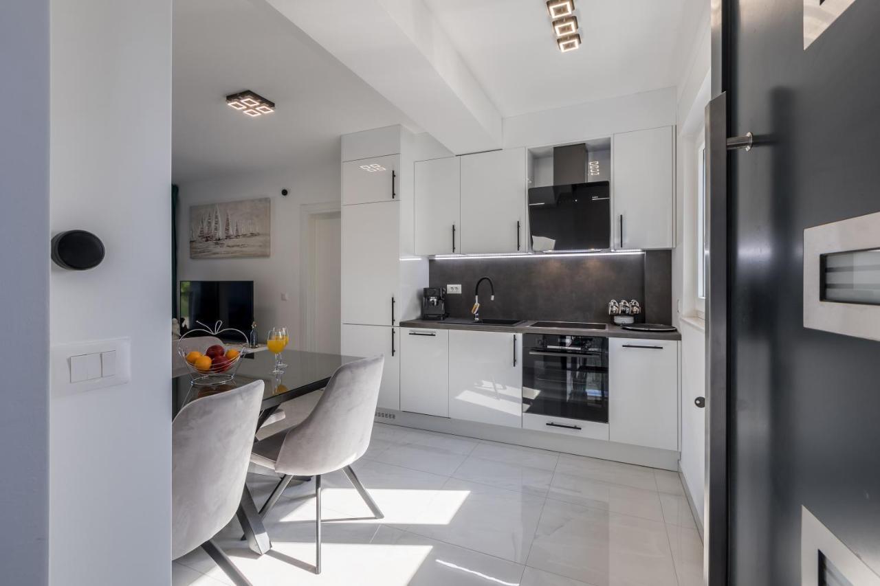 Luxury Apartments Katarina Каштела Екстер'єр фото